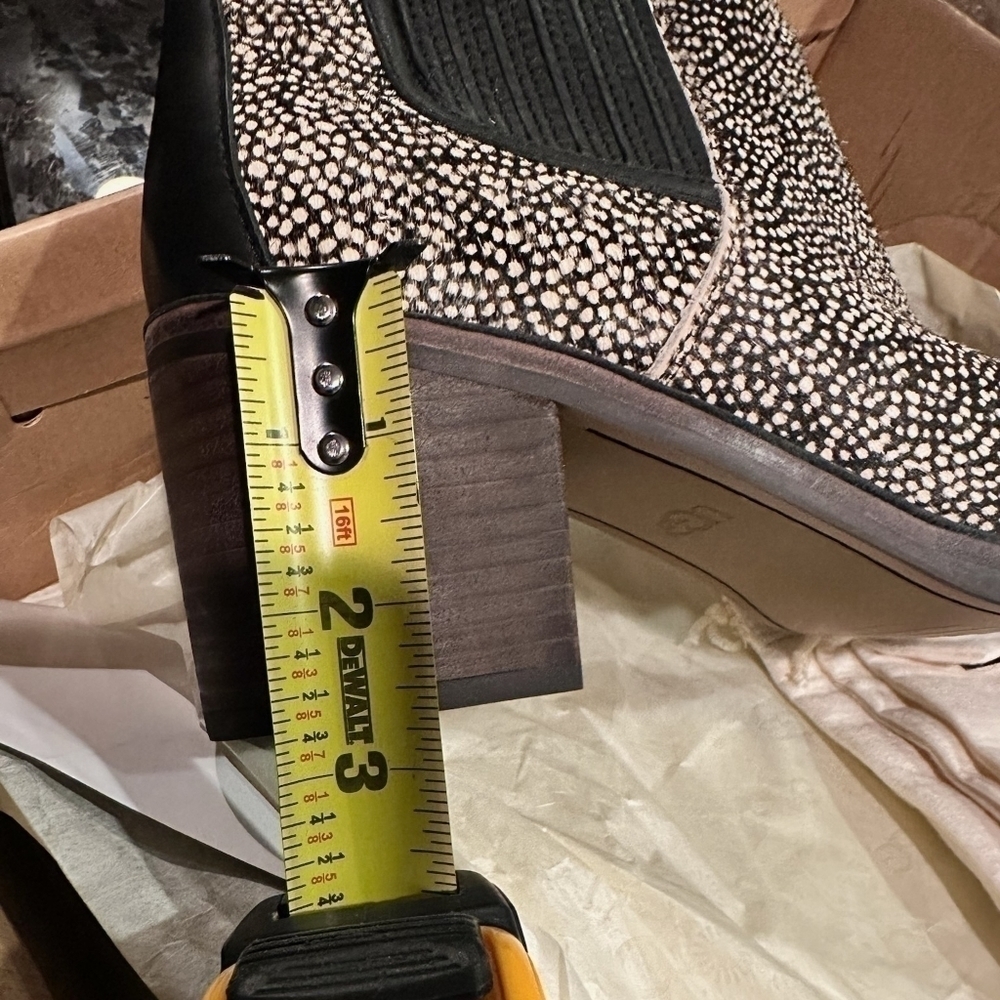 UGG Camden Exotic Size 10 - Picture 8 of 8